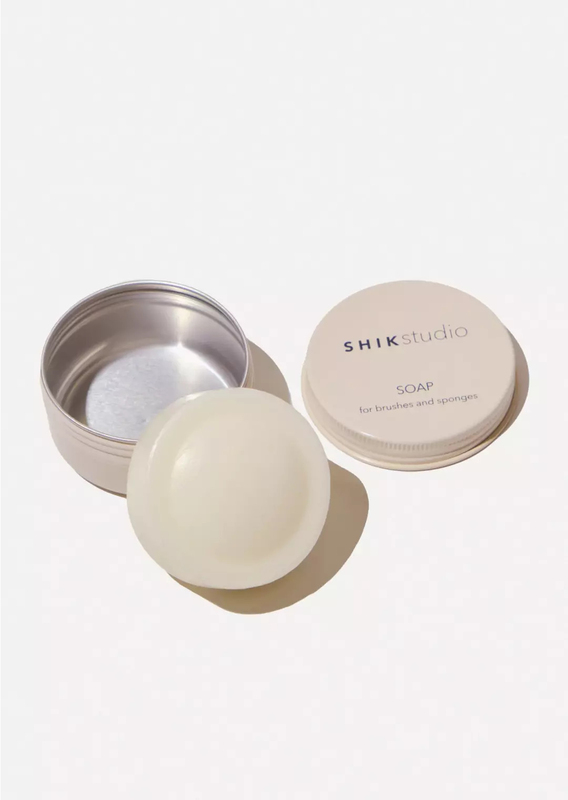 SHIK SOAP FOR BRUSHES AND SPONGES Sapun pentru curatarea periilor